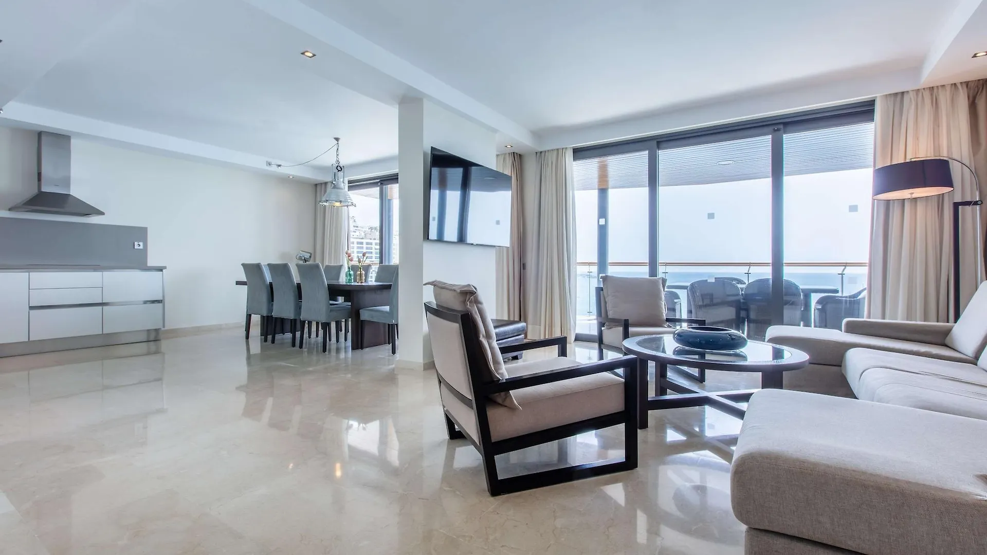 La Playa de Arguineguín Radisson Blu Resort Gran Canaria מלון