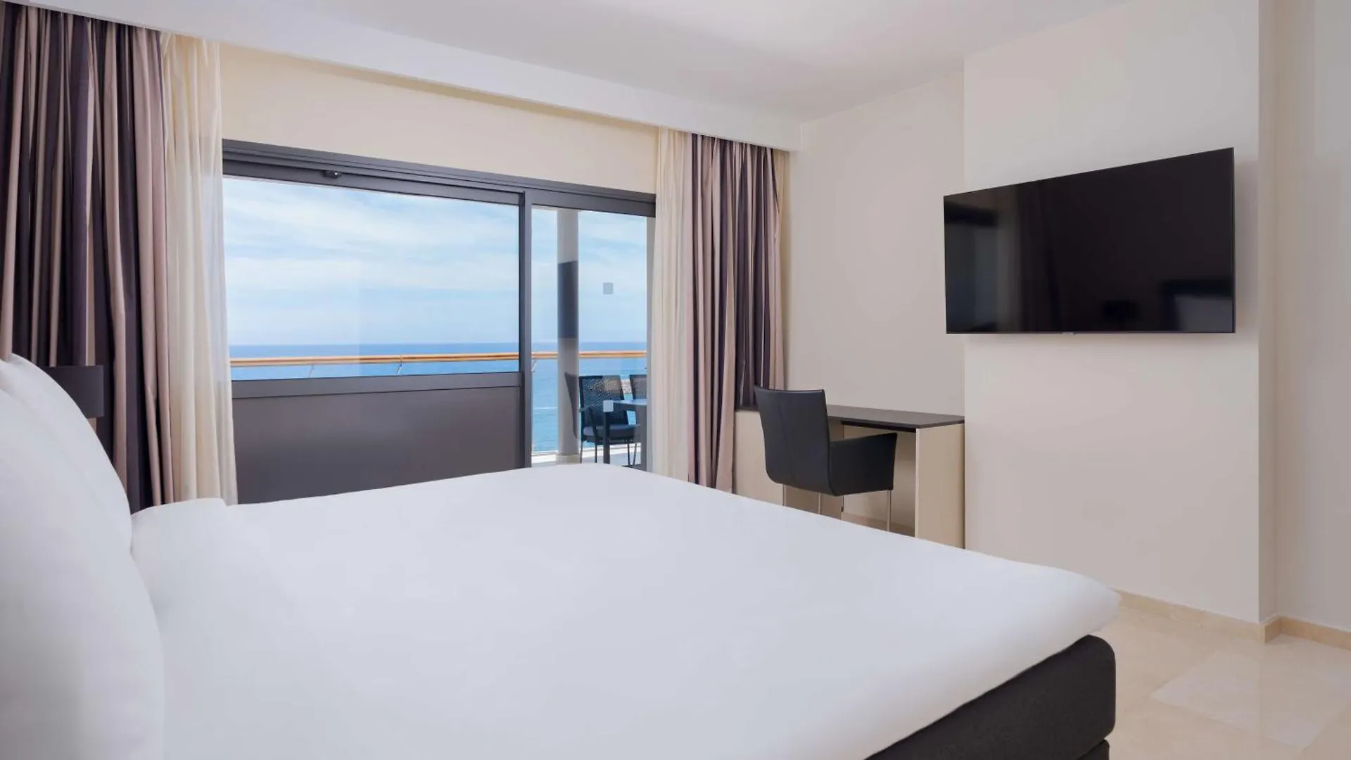 Radisson Blu Resort Gran Canaria La Playa de Arguineguin 5*,